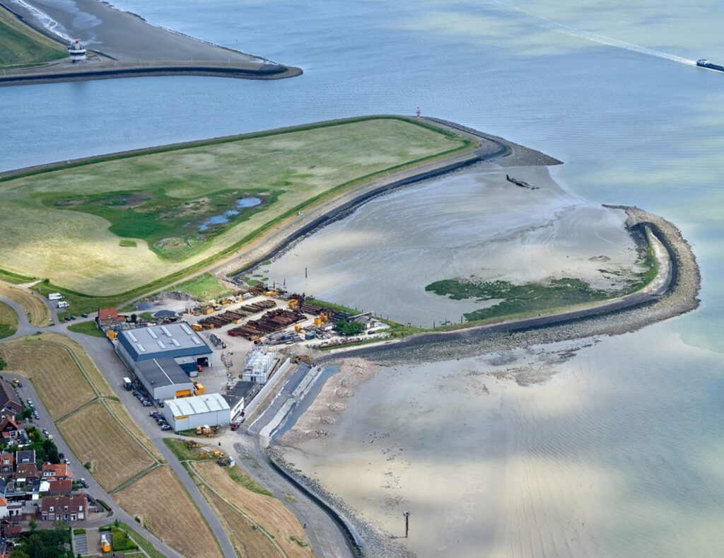 Mooi overzicht vanuit de lucht van het project in Hansweert. Netics, zetsteen